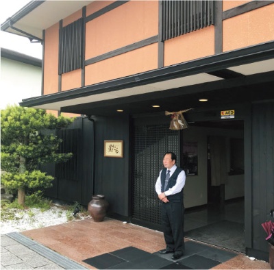 <span class="fontBold">星たる観光の中八郎社長は当初、「こんなに簡単にお金が借りられるなんて、ちょっと話がうますぎるんじゃないか」と危ぶんでしまったという</span>