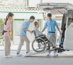<span class="fontBold">雇用が大幅に増えているのは医療と介護</span>