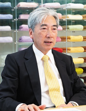 <span class="fontBold">「製品作りで、一貫生産の強みが生きている」と語る藤高豊文社長</span>(写真=宮田 昌彦)