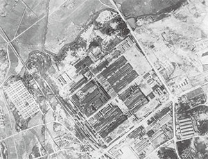 <b>終戦直後のトヨタ挙母工場の写真(米国戦略爆撃調査団撮影)</b>(写真提供=トヨタ)