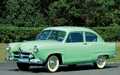 <b>1951年、東日本重工がアメリカのカイザー・フレーザー社と提携して発売した乗用車「ヘンリーJ」</b>(写真提供:トヨタ博物館)
