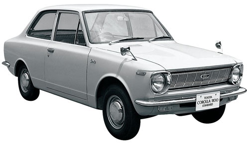 <b>1966年、トヨタはカローラを発売した。大衆車のベストセラーとして、後に世界140カ国で3000万台以上を売り上げることになる、その第一歩を踏み出した</b><br />(写真提供=トヨタ)