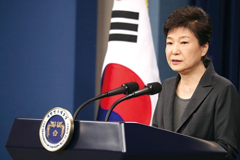 <b>韓国検察は崔順実問題で朴槿恵大統領を立件。大統領府は検察の取り調べには応じない構えだ</b>(写真=アフロ)