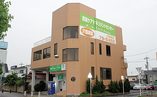 <b>ASSの本社があった愛知県西尾市内のオフィスビル。経営が破綻した後、ASSの関連会社が運営していた高齢者向け住宅や介護施設は、別の事業者が引き継いで運営している</b>