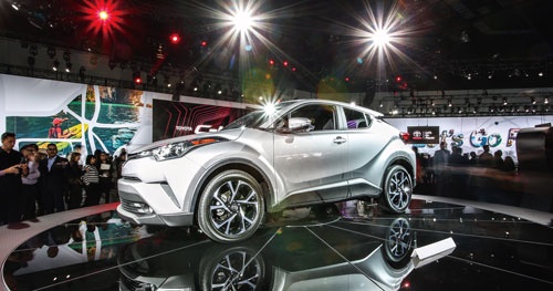 <b>新型SUV(多目的スポーツ車)の「C-HR」はプリウスの部品を多く流用した</b>