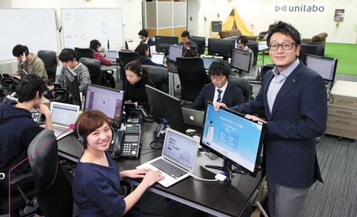 <span class="fontBold"><span class="title-b">専門知識でサポート</span><br />発注側の細かい要望や相談に対応できる「コンシェルジュ」がアイミツの強み。そのため、人材教育にも力を入れている</span>(写真=陶山 勉)