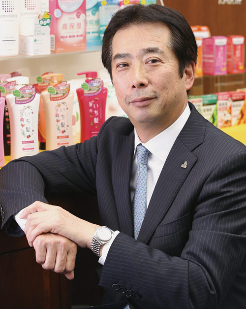 <span class="title-b">岩倉 昌弘</span>［いわくら・まさひろ］