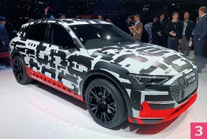 <span class="fontBold"><span class="pink">3. </span>アウディの電動SUV「Q6 e-tron」。1充電あたりの航続距離500kmを実現。年内にも販売が開始される</span>