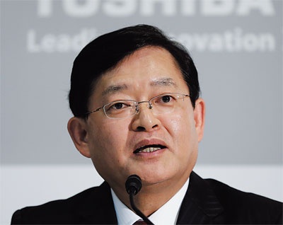 <span class="fontBold">4月に東芝の会長兼CEOに就任する車谷暢昭氏</span>(写真=Bloomberg/Getty Images)