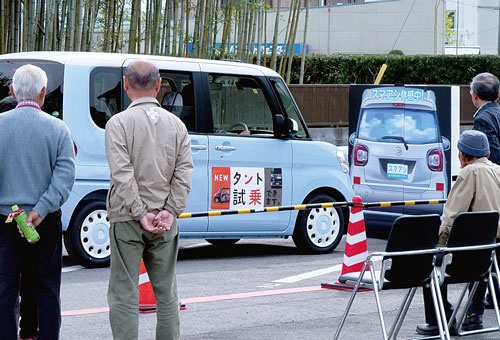 <b>静岡県のダイハツ販売店が開催する認知症の予防講習</b>