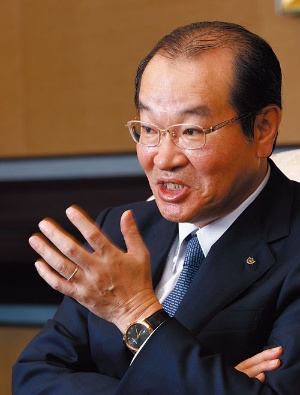 <b>営業職の定年撤廃を決断した中田誠司社長CEO(最高経営責任者)</b>(写真=竹井 俊晴)