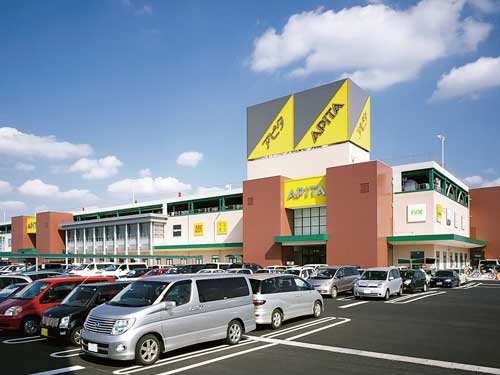 <b>専門店の台頭により、GMSは軒並み集客に苦しんでいる(愛知県のユニ-店舗)</b>