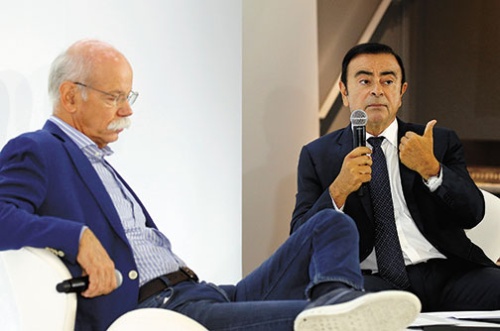 <span class="fontBold">ゴーン氏(右)は独ダイムラーのCASE戦略に関心があると公言するが。左はダイムラーのツェッチェCEO</span>(写真=ロイター/アフロ)