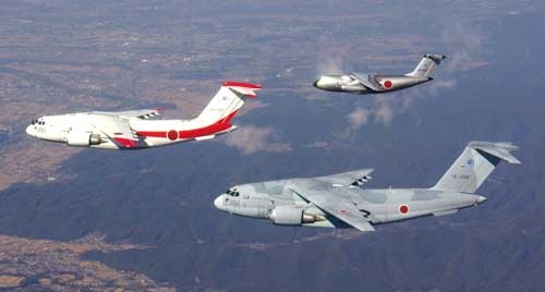 <span class="fontBold">川崎重工業が開発・製造する主力輸送機「C-2」</span>（写真＝航空自衛隊提供）