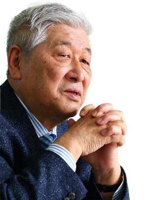 <span class="fontBold">無人経済に警鐘を鳴らす早稲田大学ビジネス・ファイナンス研究センター顧問の野口悠紀雄氏</span>(写真=北山 宏一)