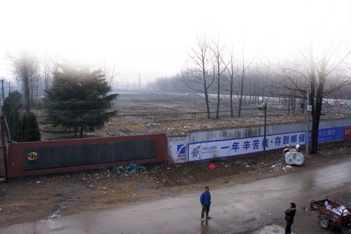 <b>江蘇省新沂市の江蘇華達鋼鉄の跡地。品質の低い「地条鋼」を違法に製造していたとして、政府によって閉鎖に追い込まれた</b>
