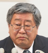 鈴木康雄・日本郵政上級副社長は元総務次官で、官僚組のトップ(写真=時事)