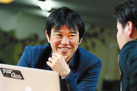 <b>サムライインキュベートの榊原健太郎社長。日本とイスラエルを往復し、起業家を育てている</b>(写真=北山 宏一)
