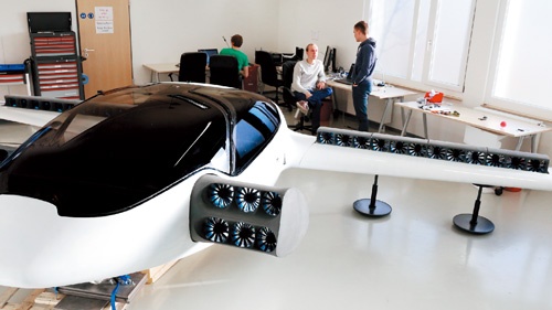<b>ミュンヘン工科大学の学生4人が起業したリリウム・アビエーション。「空飛ぶタクシー」の実用化を目指す</b>