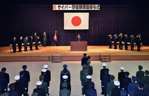 自衛隊のサイバー部隊の一つ「システム防護隊」では、民間企業の社員を予備自衛官として訓練する試みが始まった(写真=アフロ)