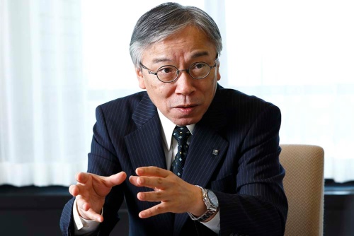 稲葉茂(いなば・しげる)氏 1982年、東京海上火災保険入社。2014年東京海上日動火災保険執行役員、16年同社常務執行役員、17年4月に東京海上ホールディングス常務執行役員となりCISOに就任。(写真:竹井俊晴、以下同)
