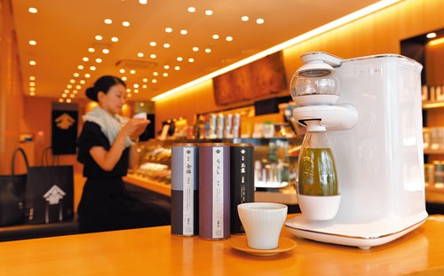 <b>テフォリアでお茶を入れると仕上がりにムラがなくなる。日本では現時点で未発売</b>（写真＝竹井 俊晴）