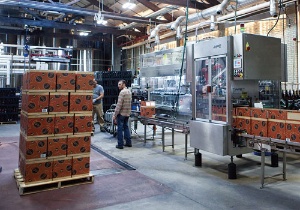 <b>ブルックリン・ブルワリーの本社兼工場。同社のビールを愛するファンは少なくない</b>（写真＝2点：Mayumi Nashida）