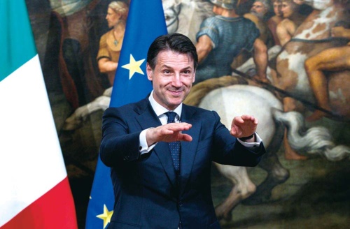 <span class="fontBold">イタリアではEU懐疑派として知られるジュセッペ・コンテ新首相が就任</span>（写真＝AP／アフロ）