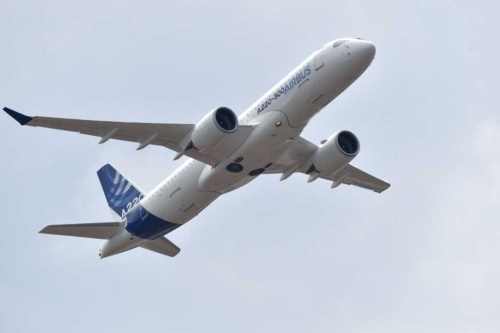 <span class="fontBold">欧州エアバスは、新たに加わった「A220」をファンボロー航空ショーで披露した</span>（写真=Aviation Wire）