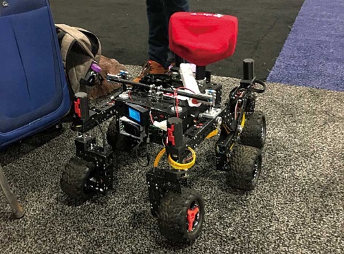 <span class="fontBold">NASAのエンジニアがRoboMakerを使って作った小型の探査機</span>