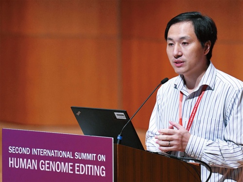 人間の受精卵をゲノム編集したと発表した中国・南方科技大の賀建奎（がけんけい）准教授は批判を浴びた（写真=AFP/アフロ）