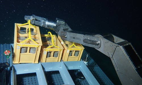 <span class="fontSizeL">海底での構造物の建設に向けた取り組みがスタート</span>