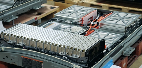 EVの心臓部となるリチウムイオン電池（写真=NTSB、日経Automotive）