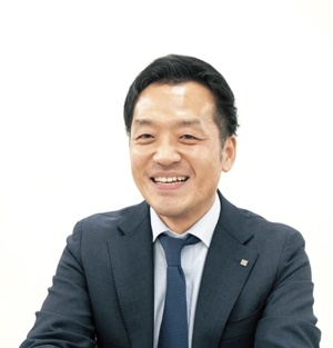 <span class="fontBold">春山英二社長は住宅用の小型機を開発し、早期の商品化を目指すという</span>
