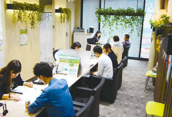 りそなhd 店舗改革のキーワードは 空間 時間 ヒト 日経ビジネス電子版