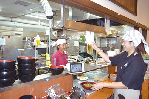 <span class="fontBold">コロナ禍を乗り越えるべく経営改革を進める昭和食品工業のうどん店</span>