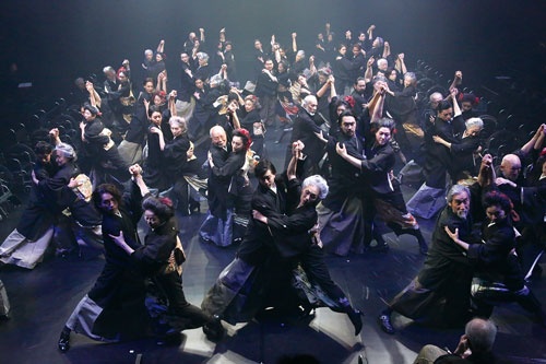 <span class="fontBold">さいたまネクスト・シアターと共演した「リチャード二世」の舞台</span>(写真=宮川 舞子)