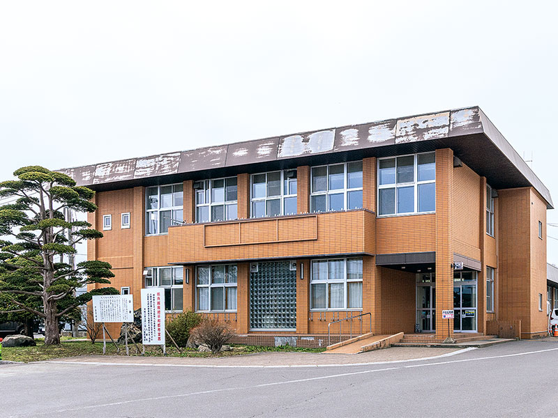 ［敗軍の将］北海道八雲町、資材高騰で隈氏監修の新庁舎が白紙に