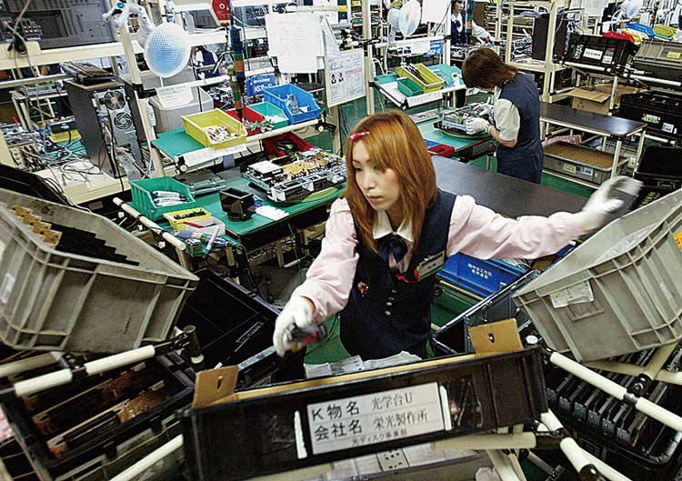 日経ビジネスが見た50年#12 「1ドル80円工場」が登場：日経ビジネス電子版