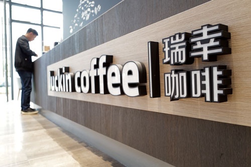 <span class="fontBold">ラッキンコーヒーは1号店開業から2年弱で3000店を展開するまでに</span>（写真=Imaginechina/アフロ）