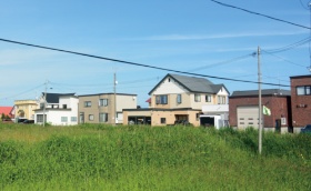 <span class="fontBold">海に近いエリアには、豪華な内外装の邸宅が並ぶ</span>(写真:船戸 俊一)