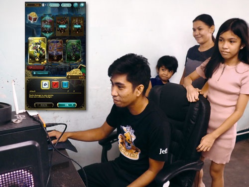 デジタル・エンターテインメント・アセットが展開するNFTゲーム「ジョブトライブス」（左）。このゲームにフィリピンのジェフさんの家族は救われた