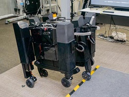 ソニーグループの移動ロボット「タキオン3」は6つの脚を採用し、円滑な動きを実現している（写真=加藤 康）