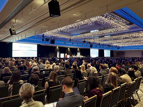レカネマブの臨床試験結果を発表したセッション。定員約2000人の会場が、ほぼ満員となるほど関心を集めた