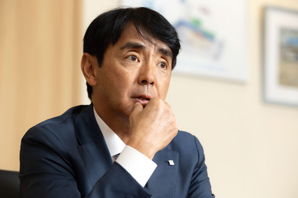 ローソン竹増貞信社長「実行力鍛え、セブン追う」：日経ビジネス電子版