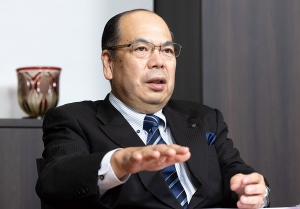 積水化学・清水社長、ペロブスカイトで乾坤一擲 「中国にも勝てる