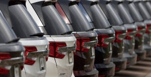 <span class="fontBold">企業が製品を販売する際の流通経路を分析する</span>(写真=AP/アフロ)