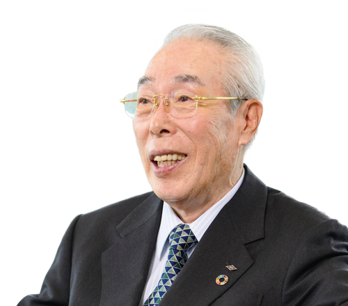 <span class="fontBold">川田達男 ［かわだ・たつお］</span><br> 1940年生まれ。62年明治大学経営学部卒業、福井精練加工（現セーレン）入社。70年代に自動車メーカーとの取引拡大に貢献。87年には経営が悪化したセーレンの社長に47歳で抜てきされる。社内改革を進め、2003年に社長兼COO（最高執行責任者）に就任。05年にはカネボウの繊維事業を買収してKBセーレンを設立する。14年から現職。（写真=山岸 政仁）