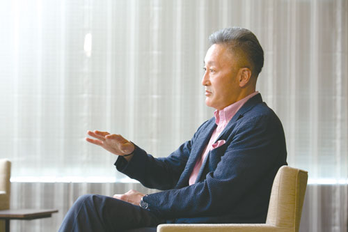 <span class="fontBold">平井一夫［Kazuo Hirai］</span><br>ソニーグループ シニアアドバイザー。1960年東京生まれ。84年国際基督教大学（ICU）卒、CBS・ソニー入社。2006年ソニー・コンピュータエンタテインメント（SCEI）社長。09年ソニーEVP、11年副社長、12年社長兼CEO、18年会長。19年から現職。（写真=的野 弘路）