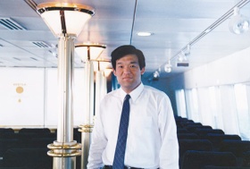 船舶事業時代の唐池氏。博多～韓国・釜山間の国際航路開設などに尽力した